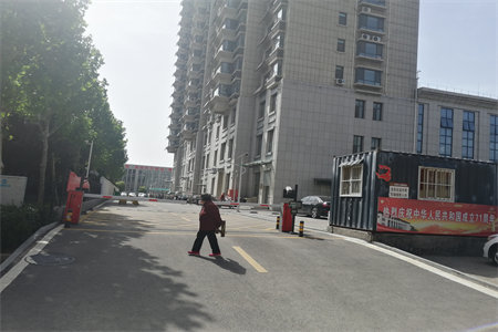 大别山恒大翡翠华庭旁精装修送车位南北通透大三房有证可按揭